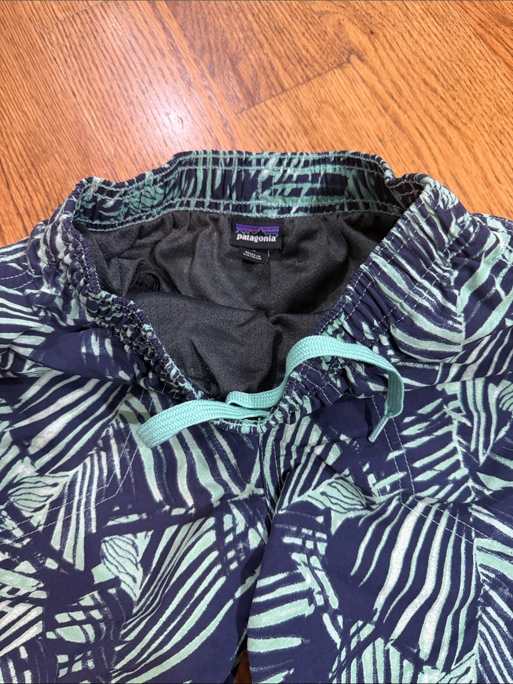 Boy’s Patagonia Swim Trunks. Size Small. Like New Condition. - Picture 7 of 11